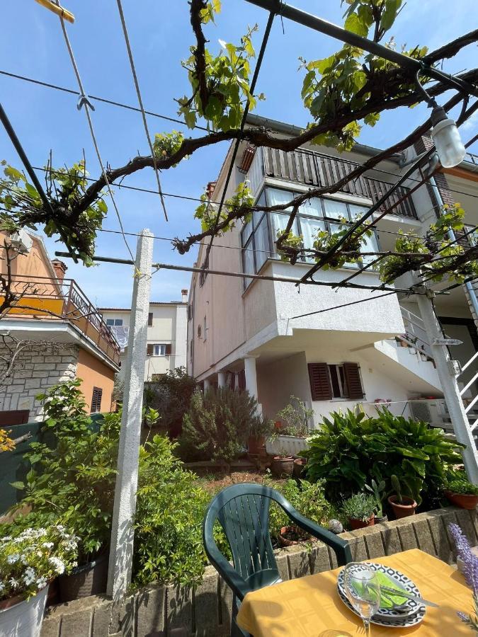 Apartman Mirna 로비니 외부 사진