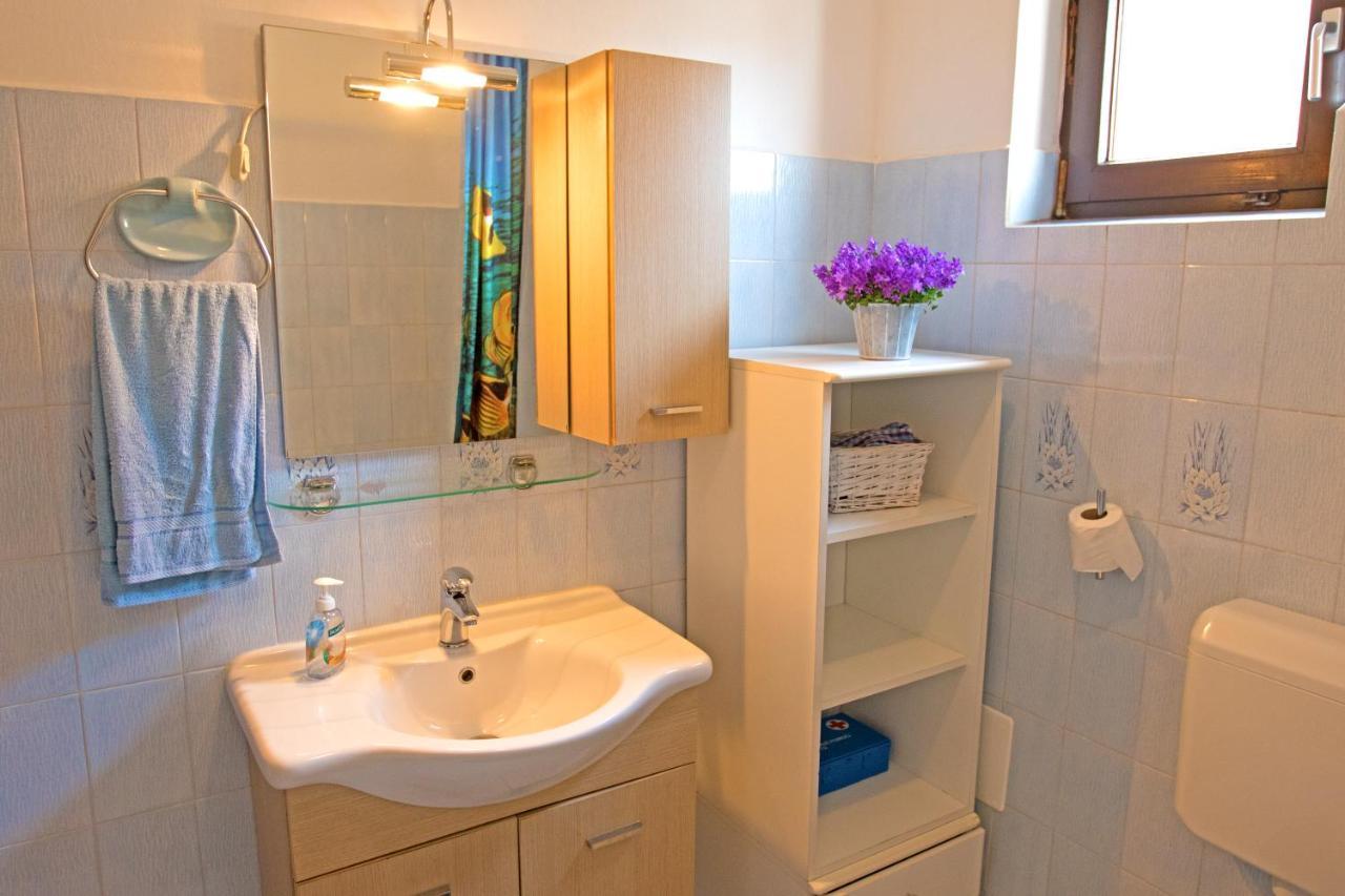 Apartman Mirna 로비니 외부 사진