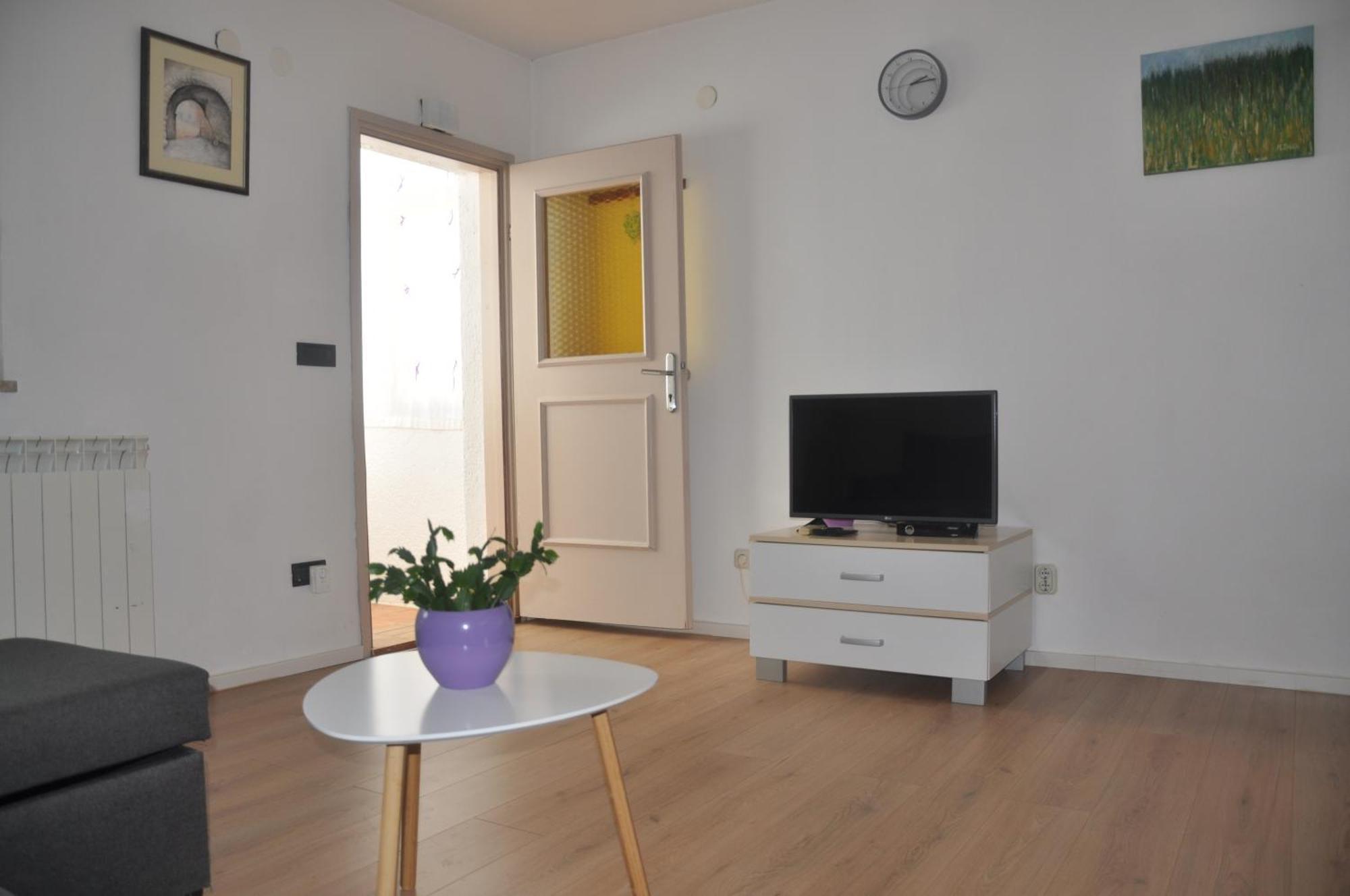 Apartman Mirna 로비니 외부 사진